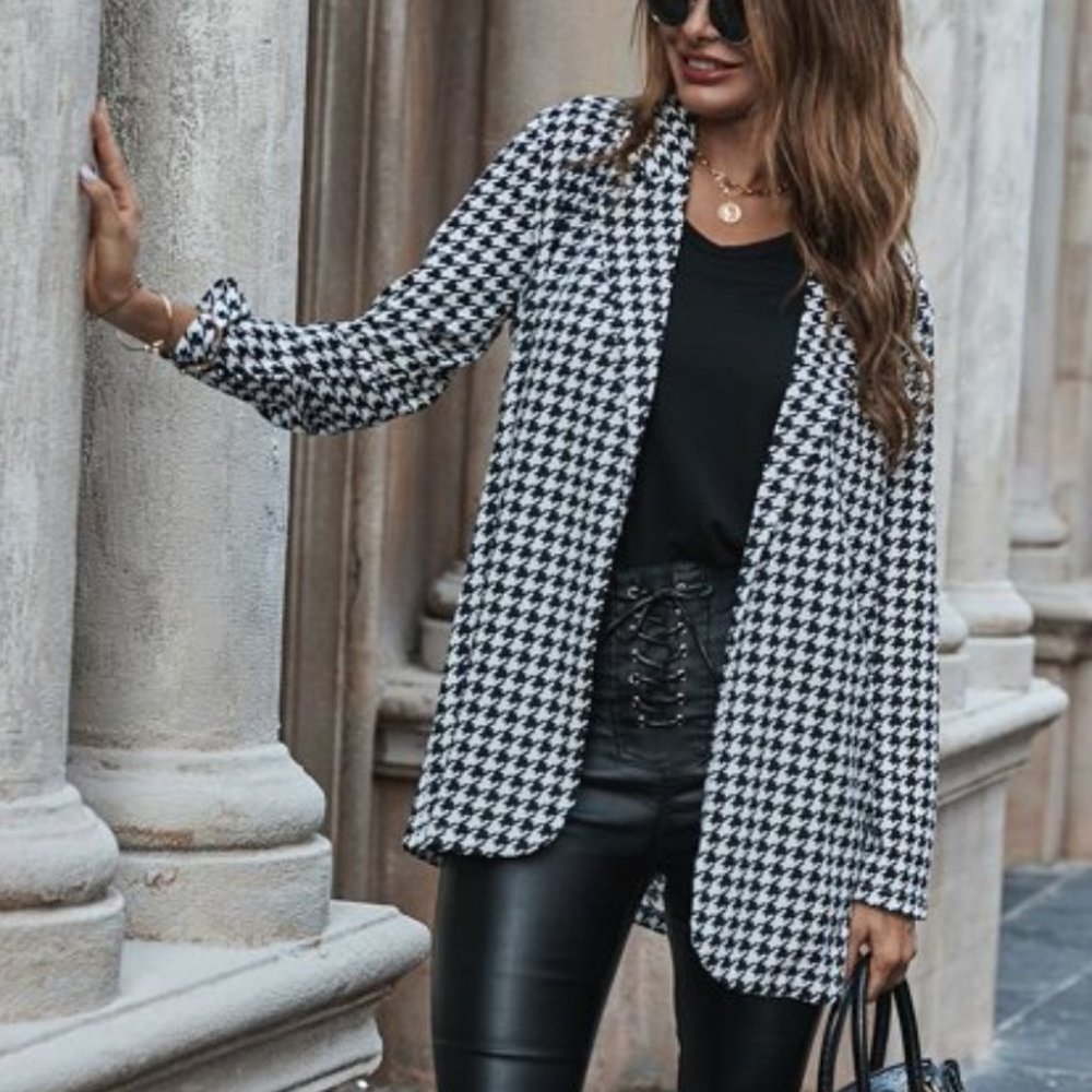 Classic Houndstooth Open Front button detail back - Picture 2 of 10